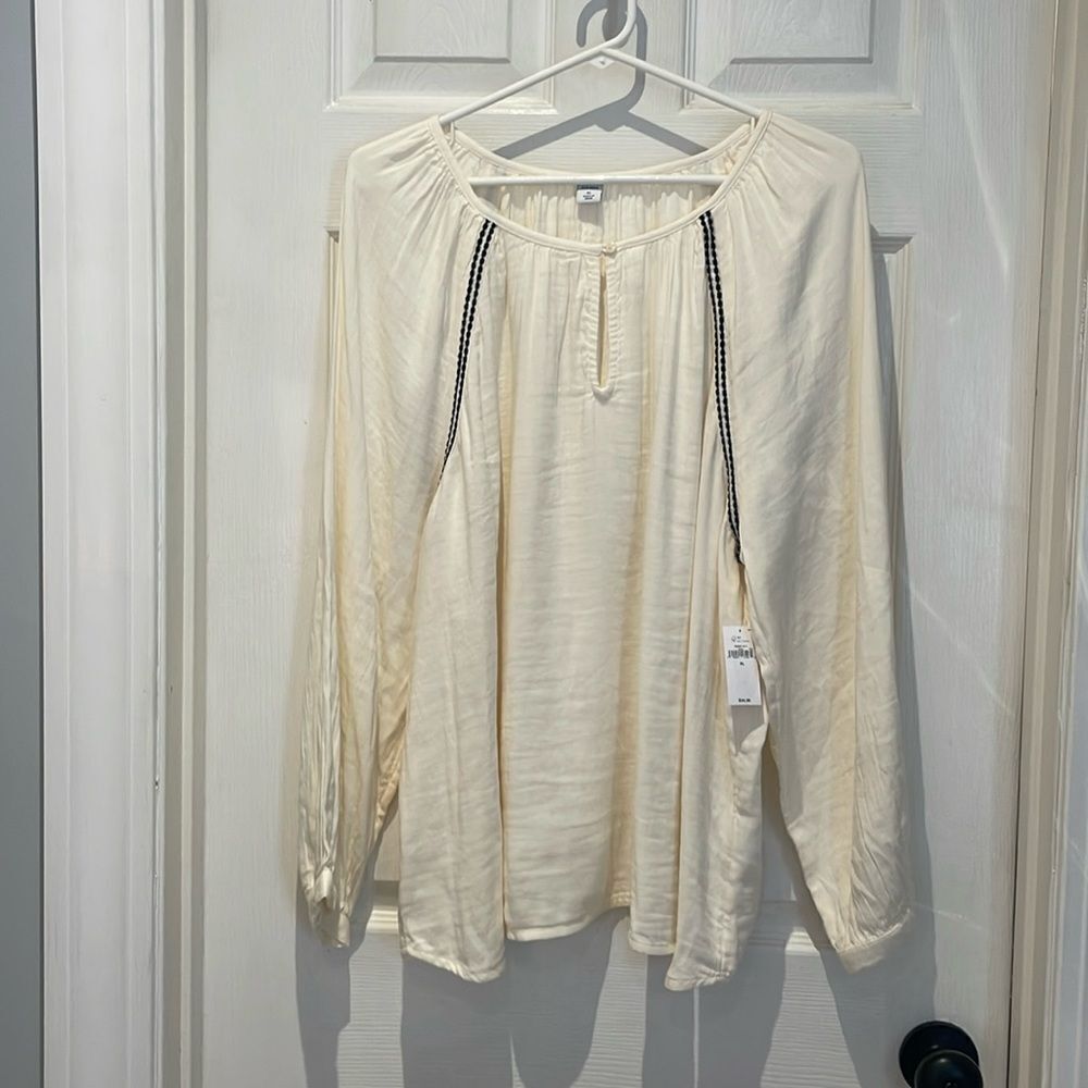 NWT Old Navy blouse with keyhole detail SZ Xlarge